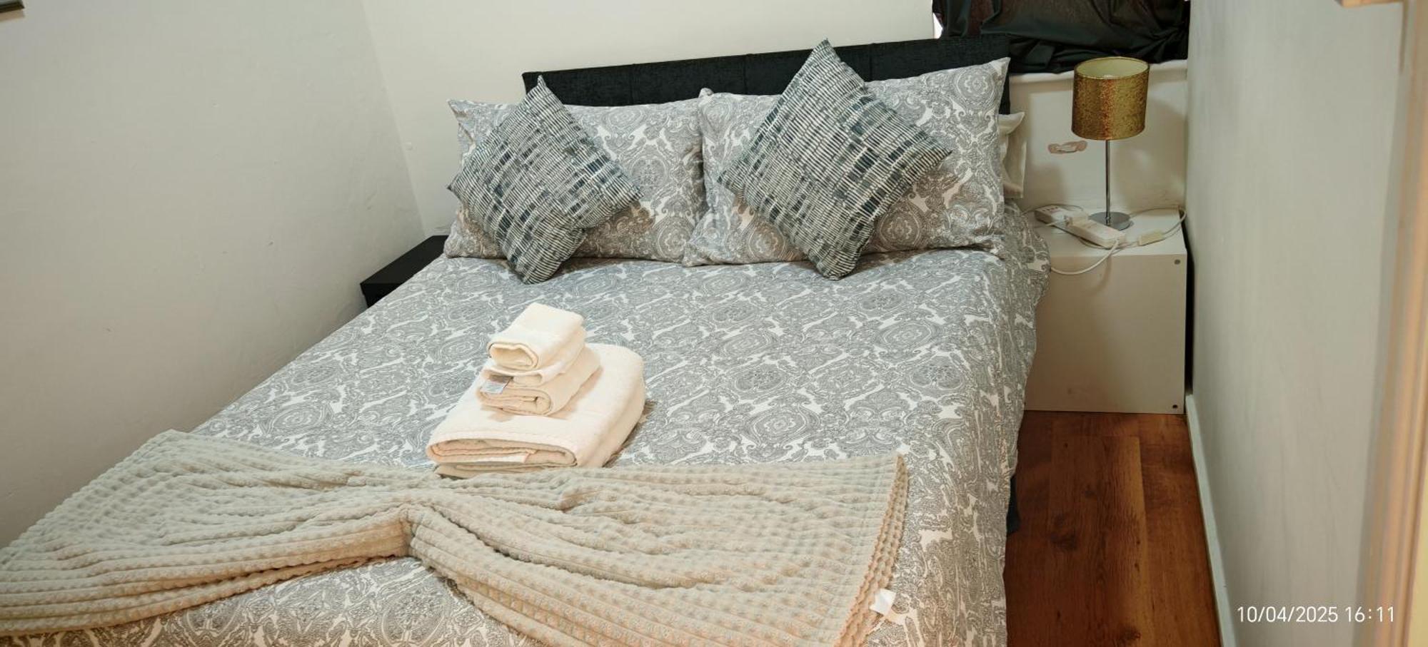 Bayswater One Bedroom *